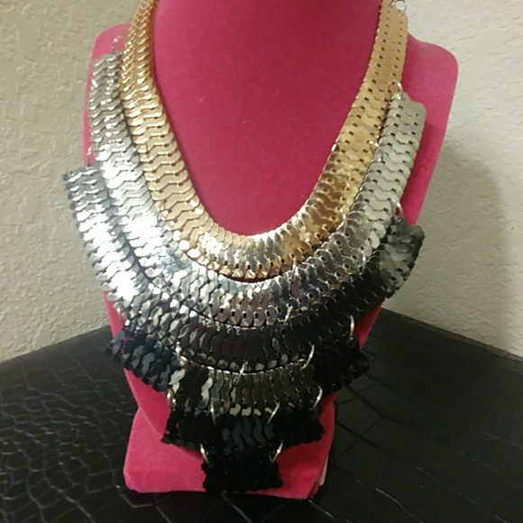 Metallic Layered Necklace - Picture 6 of 9